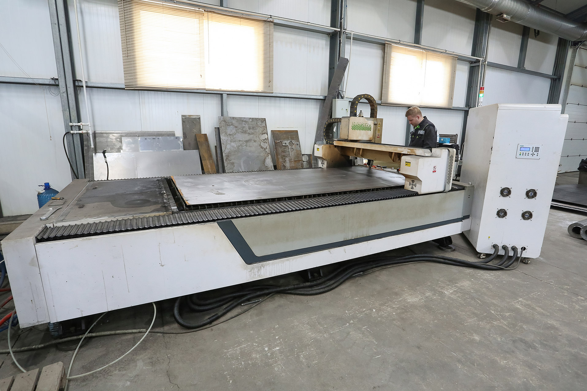 Лазерная резка металла на производстве ТиАл-СТ